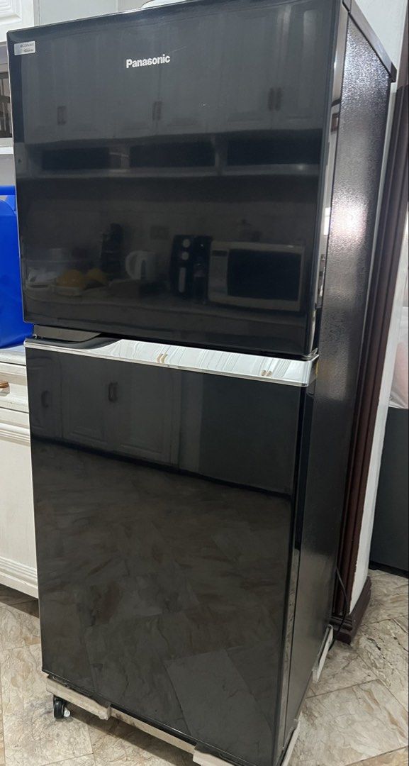 Panasonic Econavi Inverter NR-BL268 Refrigerator (Category: Refrigerators and Freezers) located in Mandaluyong City. Submitted by nadsfranco (Listing ID 1470194539, Image 1). Description: - Brand/Model: Panasonic NR-BL268 Double Door Refrigerator - Technology: Econavi Inverter for energy savings - Capacity: 231L storage volume - Color/Finish: Sleek glossy black - Voltage: 220-240V, 60Hz - Inclusions: Complete with all interior glass shelves, door