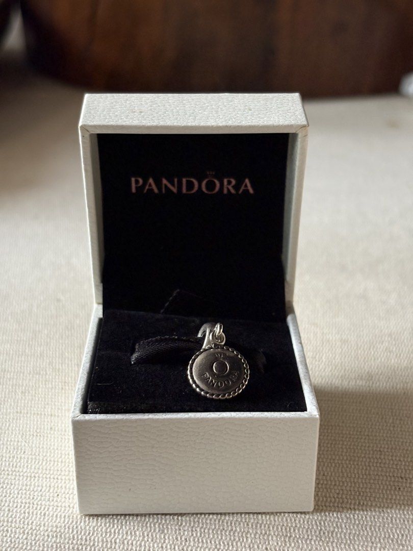 Pandora Silver Medallion Charm with Original Box (Category: Charms) located in Las Pinas. Submitted by cartby_a (Listing ID 1470238926, Image 1). Description: - Includes original white Pandora branded box with black velvet interior padding.