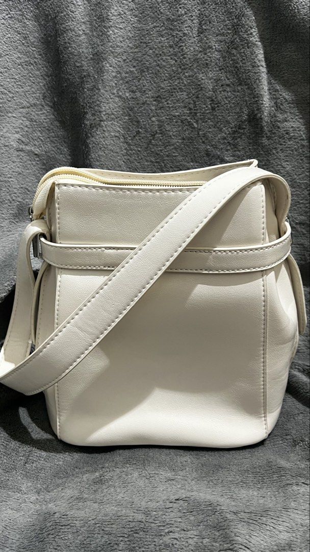 Parisian White Shoulder Bag With Strap (Category: Shoulder Bags) located in Manila. Submitted by asdfghjkl.mountain (Listing ID 1470278502, Image 2). Description: - Brand: Parisian - Color: White - Material: Faux leather with silver-tone hardware - Closure: Top zip closure - Strap: Adjustable and detachable long strap - Interior: Fabric-lined with slip pockets and brand label patch - Condition: Clean overall.