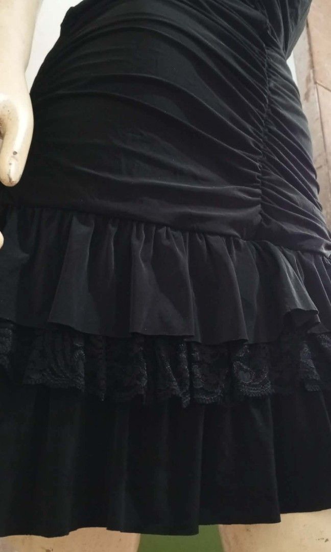 Party bodycon dress (Category: Dresses) located in Bacoor. Submitted by leah.92 (Listing ID 1470193917, Image 2). Description: medium to semi Large 🤍.