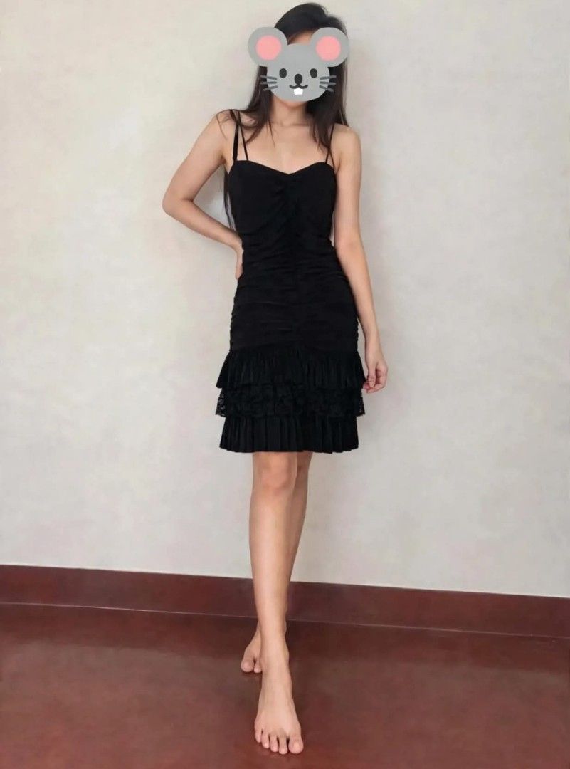 Party bodycon dress (Category: Dresses) located in Bacoor. Submitted by leah.92 (Listing ID 1470193917, Image 1). Description: medium to semi Large 🤍.