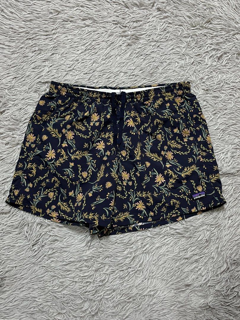 Patagonia Shorts (Category: Activewear) located in Dipolog. Submitted by krstnagnis98 (Listing ID 1470348292, Image 1). Description: Patagonia Shorts Med Like new Authentic .
