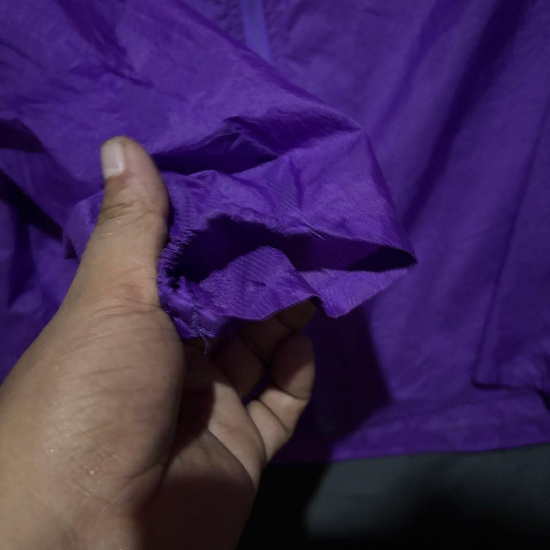 PATAGONIA WINDBREAKER (Category: Coats, Jackets and Outerwear) located in Taytay. Submitted by dwinsapparel (Listing ID 1470252550, Image 2). Description: PATAGONIA WINDBREAKER W-21.5 L- 27 EXCELLENT CONDITION MANIPIS TO WINDRUNNER NEED WASH COMPLETE TAGS.