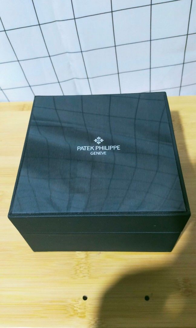 PATEK PHILIPPE watch box only (Category: Accessory Holder, Box & Organizers) located in Caloocan City. Submitted by chani7878 (Listing ID 1470248157, Image 3). Description: Patek philippe watch box only box lang po sya DM for more details lalamove meetup jnt not shoulder shipping manila area.