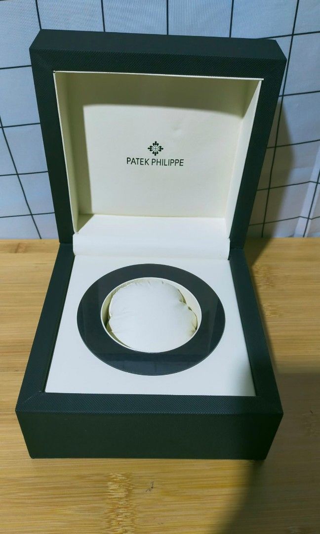 PATEK PHILIPPE watch box only (Category: Accessory Holder, Box & Organizers) located in Caloocan City. Submitted by chani7878 (Listing ID 1470248157, Image 2). Description: Patek philippe watch box only box lang po sya DM for more details lalamove meetup jnt not shoulder shipping manila area.