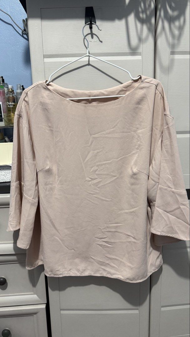 Peach Bell Sleeves Top (Category: Blouses) located in Quezon City. Submitted by dinesaur (Listing ID 1470318453, Image 1). Description: .