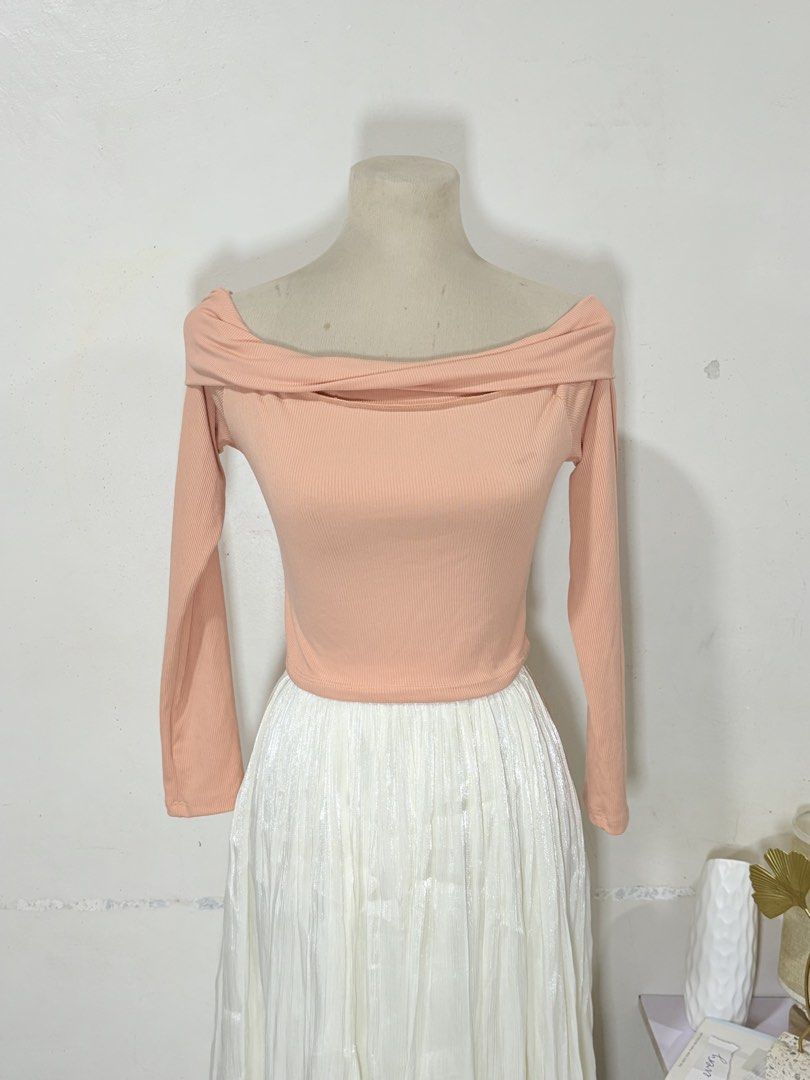 Peach Off-Shoulder Ribbed Long Sleeve Top (Category: Longsleeves) located in Manila. Submitted by biacakes (Listing ID 1470263052, Image 2). Description: - Color: Peach - Style: Off-shoulder ribbed top with long sleeves - Fit: Fitted cut, fits Medium to Large comfortably - Material: Soft and stretchy - Versatility: Easy to pair with jeans or a skirt.