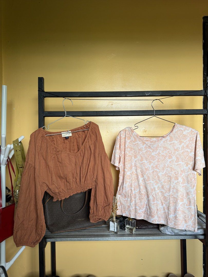 Peach Paisley Pattern Short Sleeve Top (Category: Blouses) located in Legazpi City. Submitted by hapie_haus (Listing ID 1470270149, Image 1). Description: P 100. Size small- medium Piece 1- Peach and white with all-over paisley print P 149. Size small - medium Piece 2- long sleeve crop top P 149. Size small Piece 3 long sleeve black , the fabric feels like slippery, cool to touch and slightly glossy. swim like fabric/ sporty top .