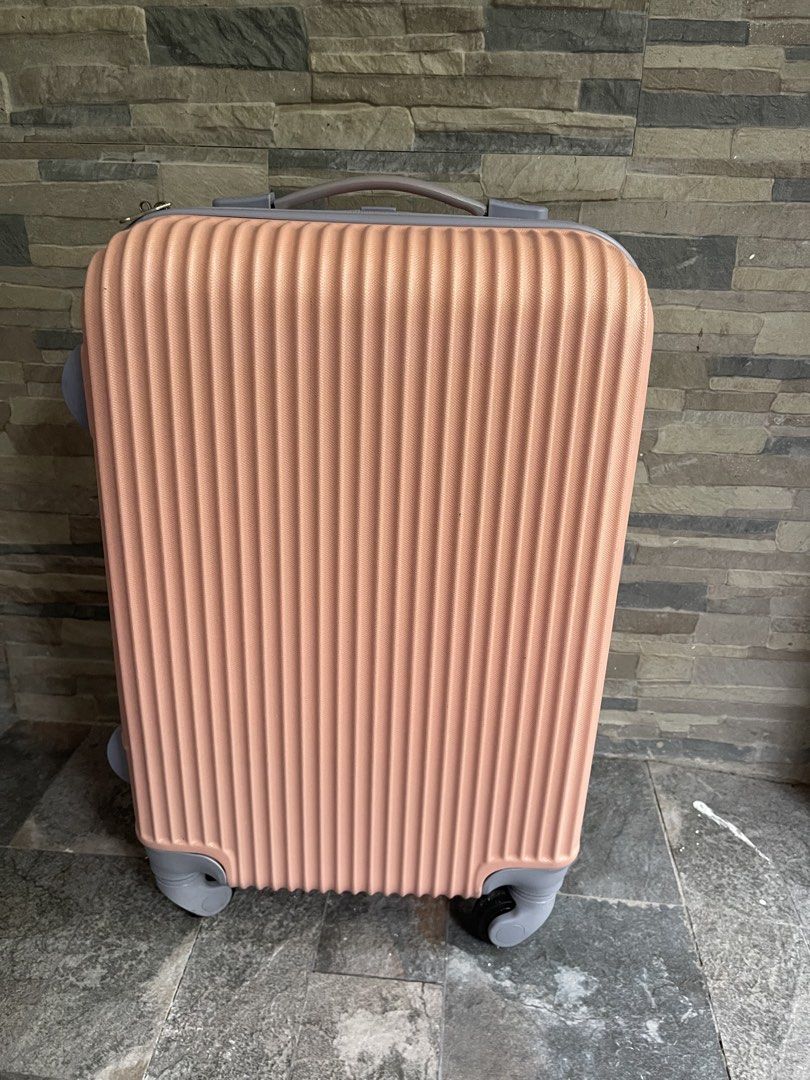 peach vertical-ribbed hard-shell rolling suitcase 21x13x9 (Category: Luggage) located in San Fernando. Submitted by dntjapansurpluselyu (Listing ID 1470276657, Image 2). Description: .
