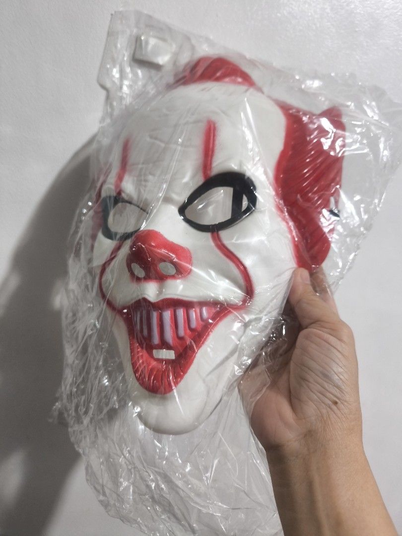Pennywise Mask Halloween Mask (Category: Everything Else Others) located in Marikina City. Submitted by alecfordy (Listing ID 1470176563, Image 2). Description: Pennywise Mask Halloween Mask new.