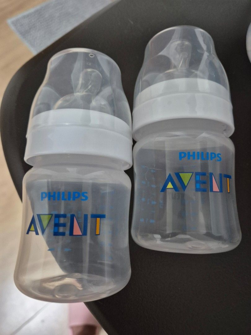 Philips Avent Natural Baby Bottles 4oz (Category: Breastfeeding & Bottle Feeding) located in Cabuyao City. Submitted by AR700 (Listing ID 1470152092, Image 1). Description: - Philips Avent baby bottles - Standard size with clear measurement markings on the side - Comes with clear nipples and secure white caps - Easy to clean, assemble, and use for daily feeding routines - Used for 2 mos. 4 bottles 4 oz. with number 1 nipple 300 each with free num