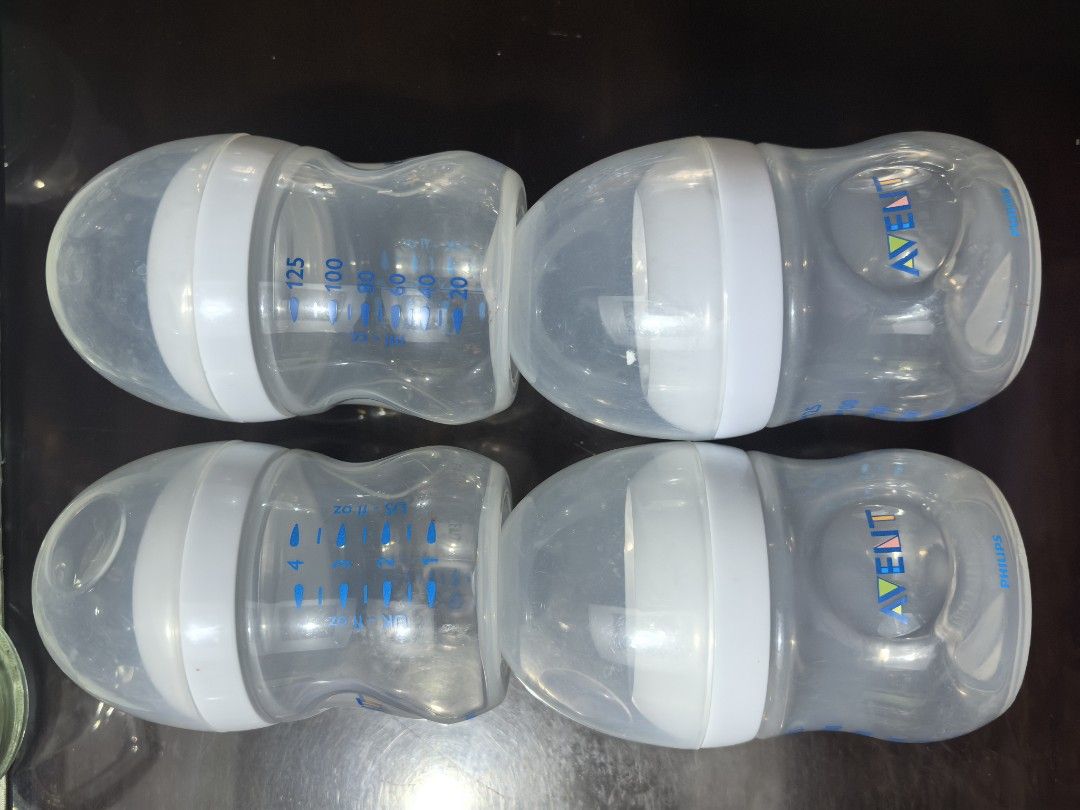 Philips Avent Natural Baby Bottles Set (Category: Breastfeeding & Bottle Feeding) located in Pasig City. Submitted by marielm.05 (Listing ID 1470162780, Image 1). Description: - Authentic Philips Avent baby bottles for daily feeding of your newborn up to 3 months. - Clear measurement markings in ml/cc and oz. - Ergonomic shape for a comfortable and easy grip. - Wide neck design for hassle-free cleaning and filling. - Complete with white screw rin