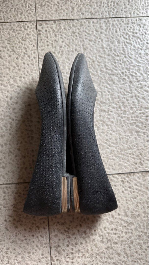 Piccadilly black pointed toe flats (Category: Flats & Sandals) located in Quezon City. Submitted by tylerthepup (Listing ID 1470163871, Image 3). Description: - Brand: Piccadilly - Style: Black pointed flats with slip-on design and minimalist look - Material/Finish: Textured finish all over - Comfort: Soft inner sole with stylish white contrast stitching - Condition: Good everyday wear, with minor wear near the inside heel lining - Versatility: E