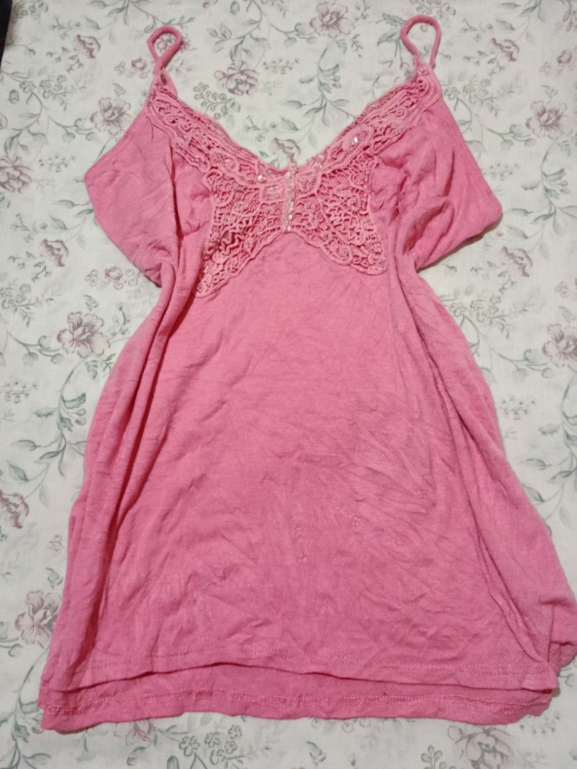 PINK CAMISOLE (Category: Sleeveless) located in Manila. Submitted by itzme_acquaria (Listing ID 1470183312, Image 1). Description: S-M.