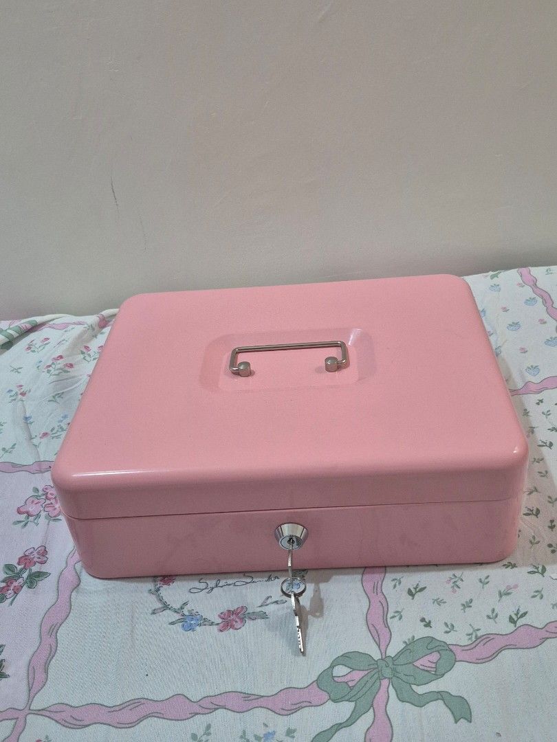 Pink Cash Box (Category: Everything Else Others) located in Manila. Submitted by shirozen26 (Listing ID 1470147915, Image 1). Description: size: 30x24x9cm - has 2 keys - minimal flaws (see photos) 📍Biñan, Laguna - buyer will shoulder sf - no meetup.