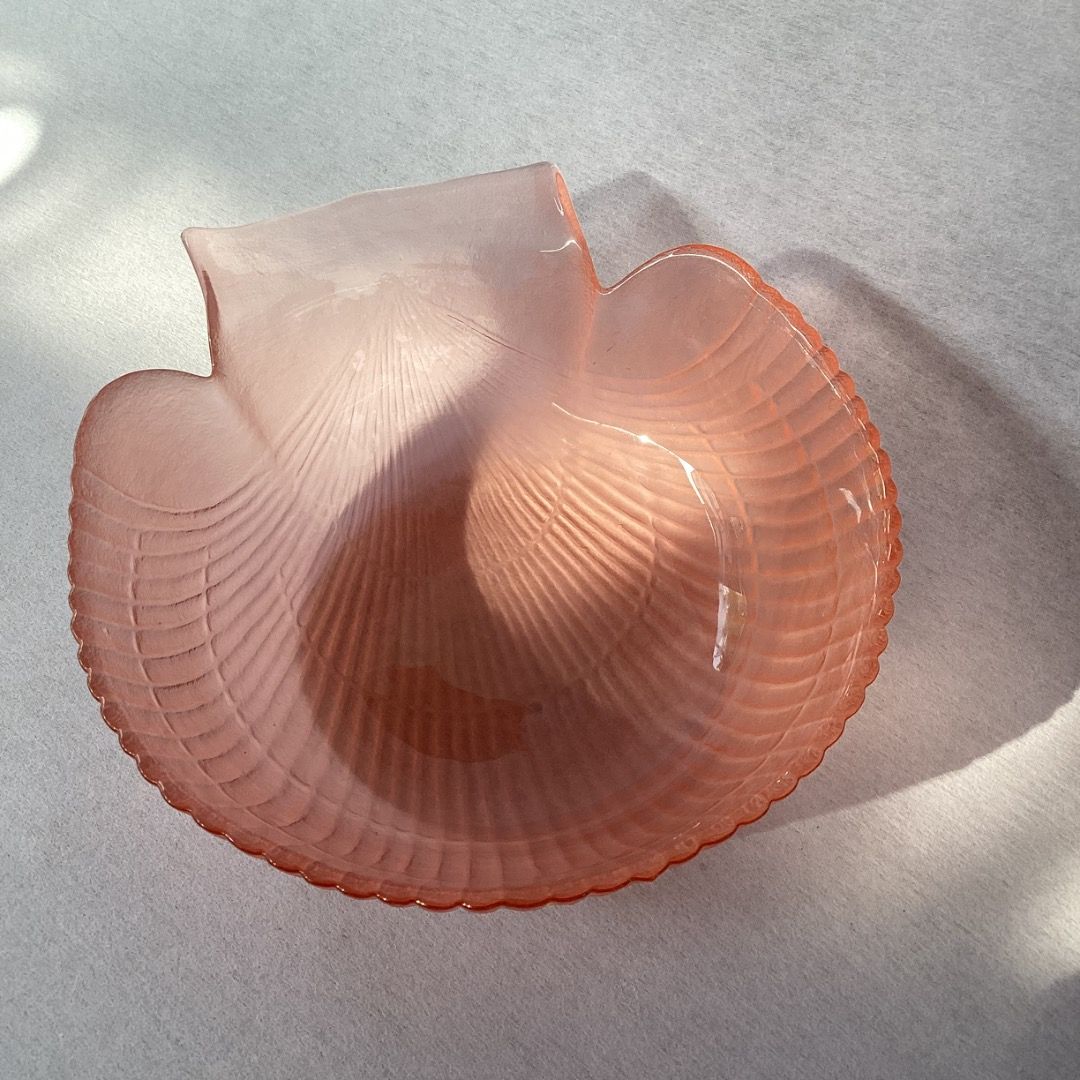 Pink Frosted Glass Shell Bowl (Category: Vases & Decorative Bowls) located in Davao. Submitted by eclectic1925 (Listing ID 1470327498, Image 3). Description: Php500 Pink Frosted Glass Shell Bowl H: 2.5 inches L: 7.5 inches W w/ handle: 8.4 inches Please REVIEW PHOTOS We use 100% repurposed packaging materials SF starts at Php70 via Flash Express First to pay.