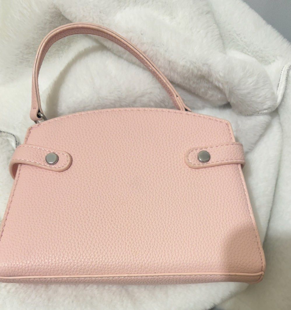 Pink Handbag Crossbody Bag (Category: Cross-body Bags) located in Mandaue City. Submitted by Currentcrs (Listing ID 1470159734, Image 3). Description: .