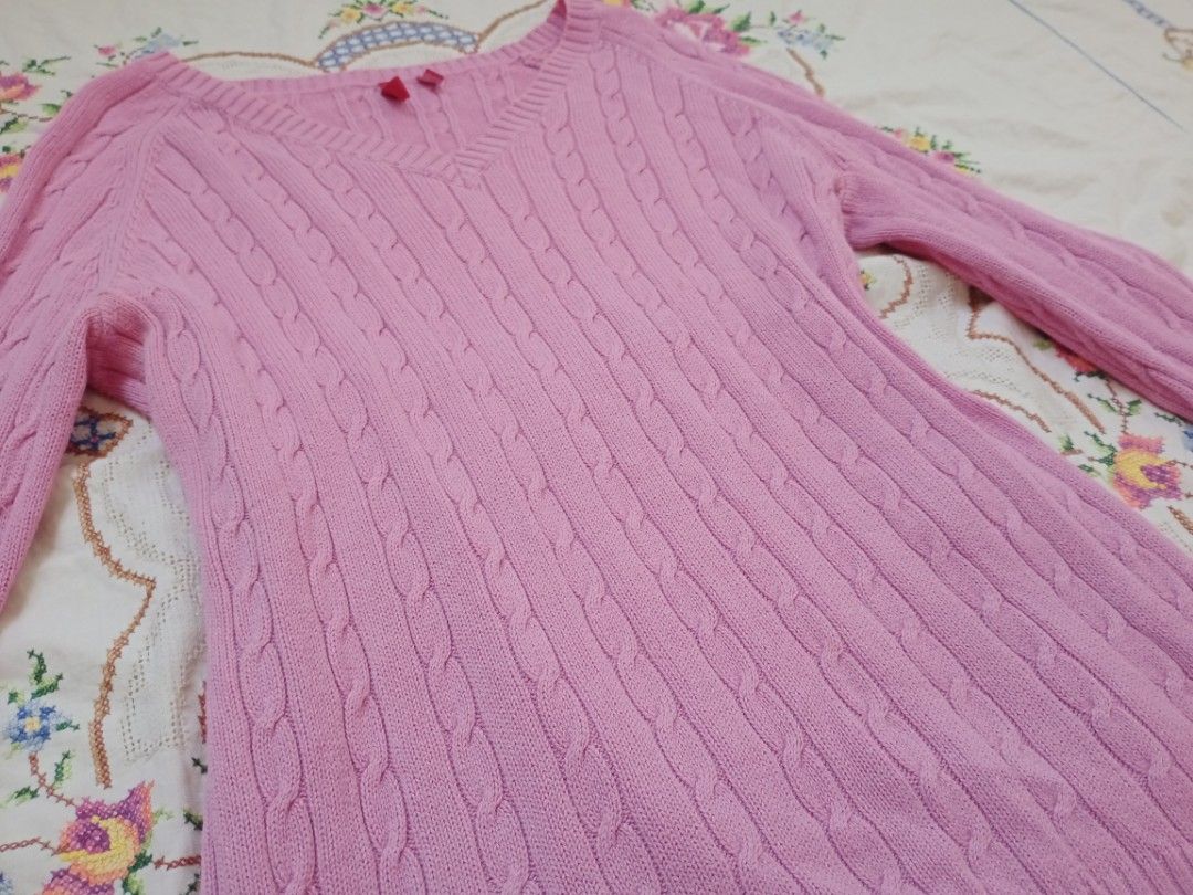 pink longsleeves v neck knitted (Category: Longsleeves) located in Binan City. Submitted by shayclothies_ (Listing ID 1470261585, Image 2). Description: 🍄 s - m 🍄 no issues/flaws 🍄 perfect for layering ! .