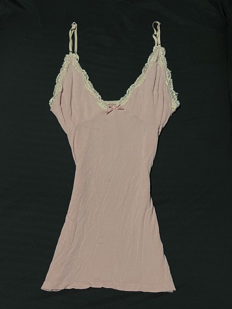 Pink Ribbed Lace Cami Top with Bow (Category: Sleeveless) located in Manila. Submitted by y2kcloset_ (Listing ID 1470182939, Image 1). Description: - Color: Soft pink - Material: Comfortable ribbed fabric with fitted silhouette - Details: White lace trim on V-neckline and cute center satin bow - Straps: Adjustable spaghetti straps - Fit: Longer hem, great for layering or wearing solo - Condition: Brand new / Excellent quality.