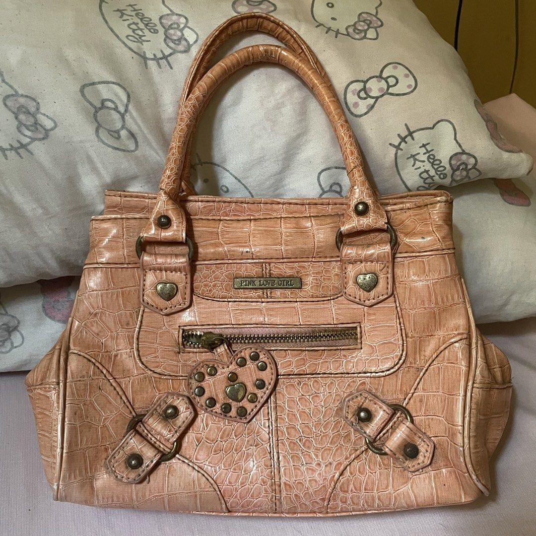 Pink Vintage Bag (Category: Shoulder Bags) located in Bacoor. Submitted by s4dee (Listing ID 1470202469, Image 1). Description: - nego 🤝 - japan vintage - has 4 metal feel at the bottom - zippers & interior is in good condition flaws: - removable minor stains - minor rusting on metal hardware.