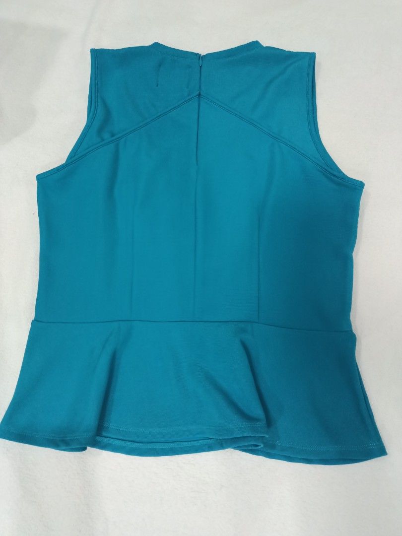 Plains & Prints Teal Peplum Top Size L (Category: Sleeveless) located in Manila. Submitted by jollynest24 (Listing ID 1470279852, Image 3). Description: - Brand: Plains & Prints - Color: Teal - Size: PHL L / EUR 12 / USA 8 - Design: Sleeveless with a textured front panel and peplum hem - Closure: Back zipper - Condition: Like new. Great for office wear and smart casual outfits - Location : Sampaloc Manila - Gcash ( MOP) .