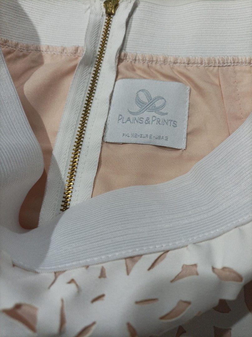 Plains & Prints White Laser-Cut Overlay Skirt (Category: Skirts) located in Marikina City. Submitted by thevelvetcat (Listing ID 1470255256, Image 3). Description: Evening-ready tailored pencil skirt featuring a multi-layered finish. Built with a solid, smooth stretch-woven back panel and a custom laser-cut openwork overlay panel along the front. The intricate geometric cutouts rest over a contrasting nude inner lining to produce a dimensional ta
