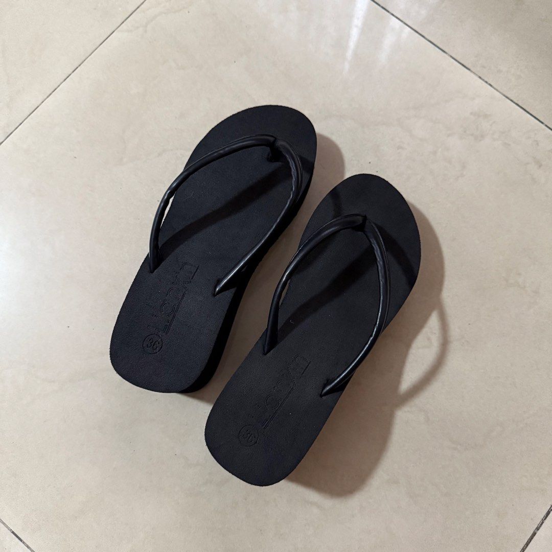Platform Wedge Slippers 7cm (Category: Wedges) located in Quezon City. Submitted by 0ffTheRack (Listing ID 1470240130, Image 3). Description: - 22.5 cm - Clean footbed and sturdy soles - Good for wide feet - Rfs: straps are too loose on me (i have narrow feet).