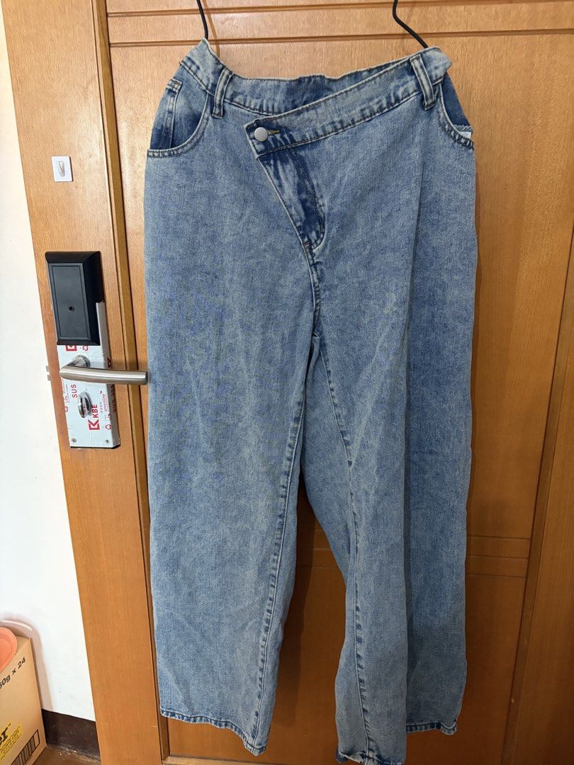 Plus size baggy jeans (Category: Jeans) located in Taguig. Submitted by jgbrl_03 (Listing ID 1470217561, Image 2). Description: - Trendy light wash denim jeans with a unique asymmetric crossover waistband - Relaxed fit with a classic straight cut for effortless style - Cool light acid wash effect with button and zip fly closure - Functional front and back pockets - Best fit: 36-38 waistline (stretchy waistline naman up to 40 but not flattering na