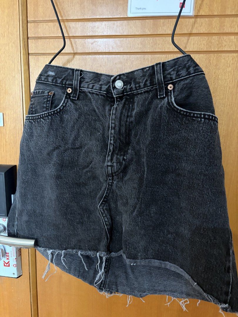 Plus size black denim skirt (Category: Skirts) located in Taguig. Submitted by jgbrl_03 (Listing ID 1470214916, Image 2). Description: - Style: High-waisted washed black denim skirt - Zipper and buttons are working perfectly - Pockets: Functional front and back pockets - Condition: good as new but needs wash as it was stored in the cabinet -Best fit: 32-33 waistline .