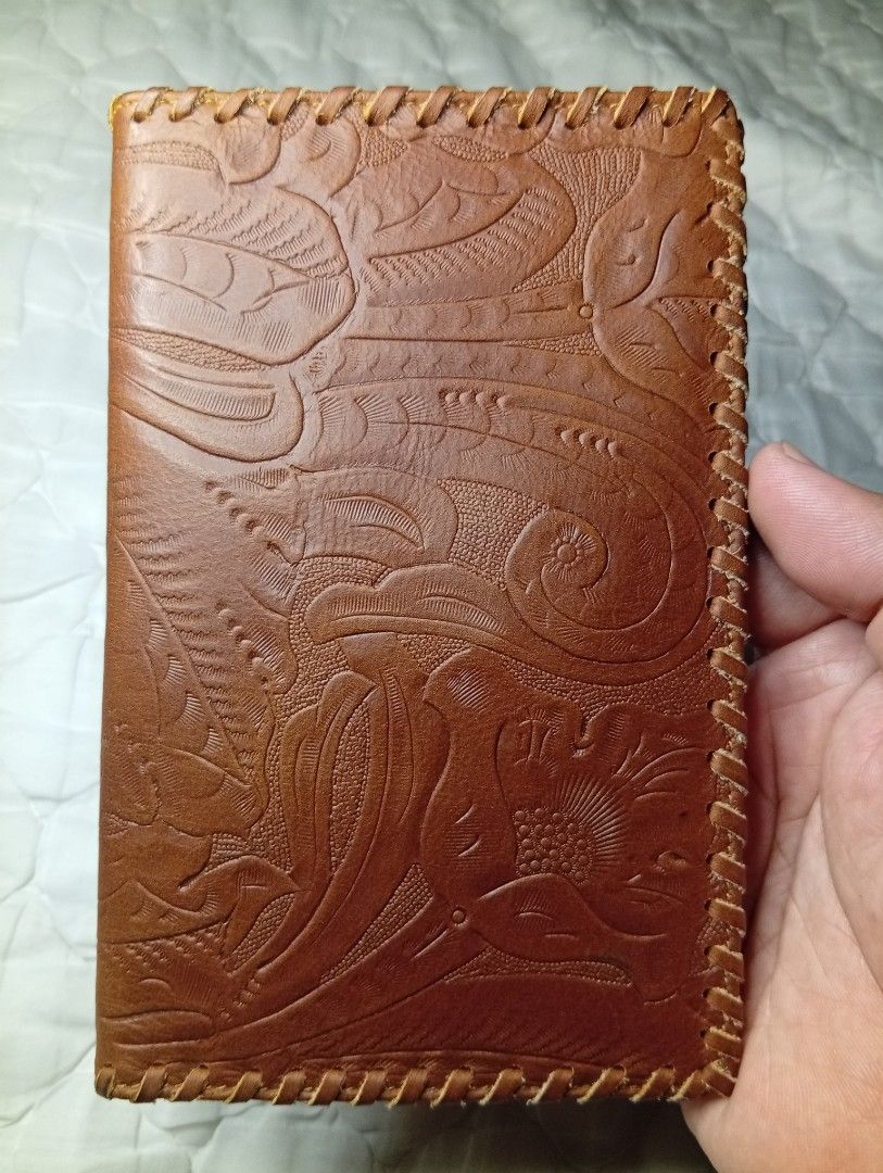 POLO COUNTRY passport wallet (Category: Wallets & Card holders) located in Cabadbaran. Submitted by lagiuminomtubig1 (Listing ID 1470147891, Image 1). Description: as new parang galing factory.