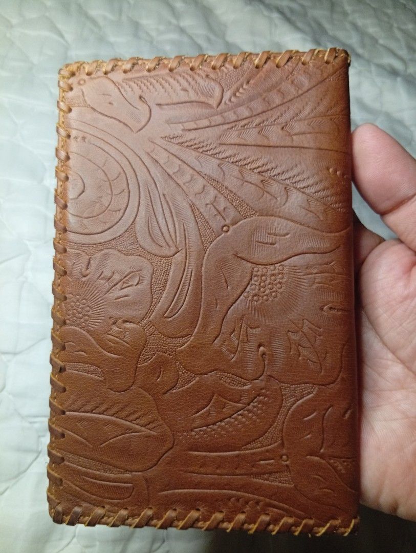 POLO COUNTRY passport wallet (Category: Wallets & Card holders) located in Cabadbaran. Submitted by lagiuminomtubig1 (Listing ID 1470147891, Image 3). Description: as new parang galing factory.