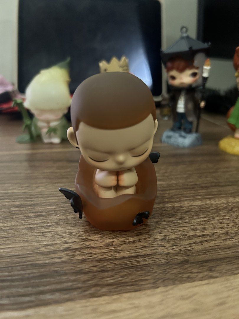 POPMART KUBO (Category: Designer & Blind Box Toys) located in Manila. Submitted by mihos.garage.sale (Listing ID 1470186910, Image 2). Description: - Collectible vinyl figure inside a translucent brown pod - Features small black wing details with a smooth matte finish on the hair and face - Sits upright steadily on any flat surface - Display piece in pristine condition - Stored away from direct sunlight - Ideal addition to any designer toy collec