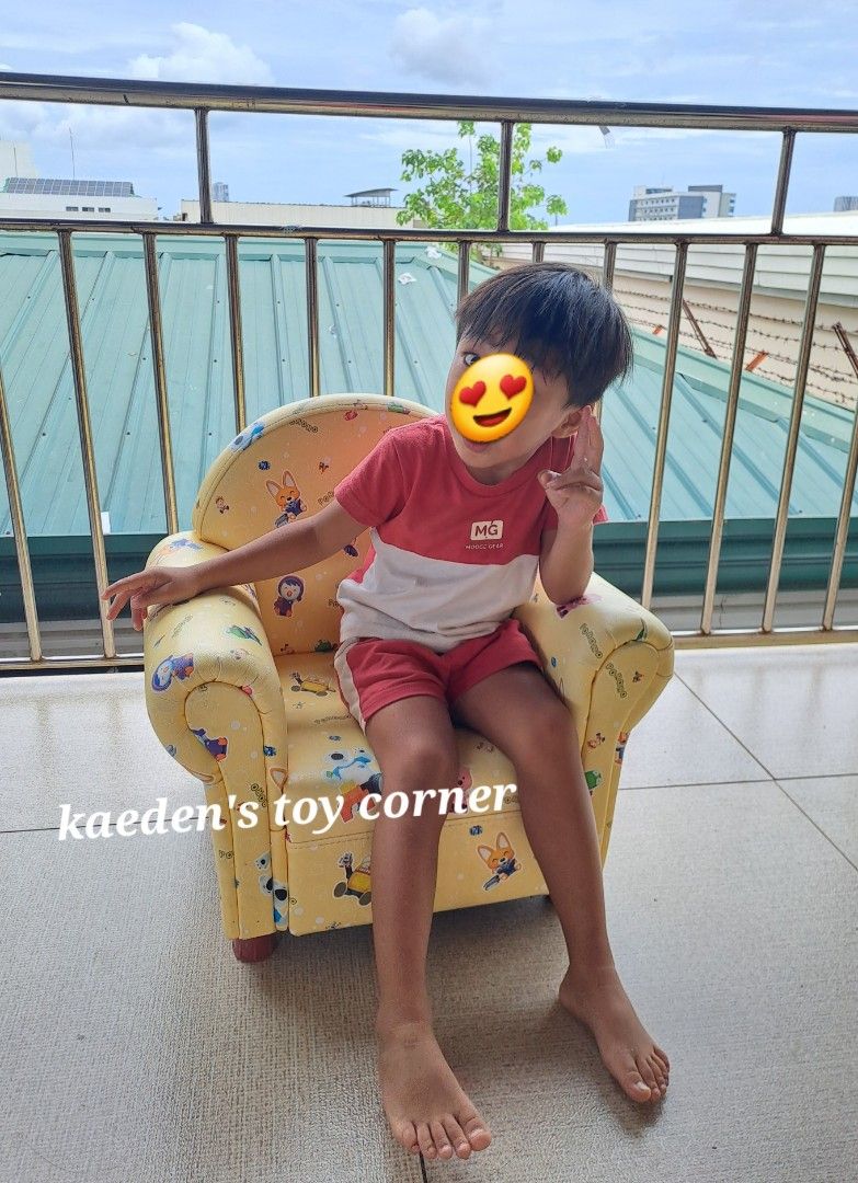 Pororo Sofa for toddler (Category: Kids Tables & Chairs) located in Cebu City. Submitted by kaedenscebu (Listing ID 1470315541, Image 1). Description: Pororo Sofa for toddler ▪︎Made in korea ▪︎Age suitable : 1yr old upto adult ▪︎Made of PU Leather ▪︎Child friendly High quality foam ▪︎Durable & high quality Preloved in good condition Wood iyang base so lig on sya. Loc: Mabolo cebu city pick up or maxim cod We ship nationwide via flash.