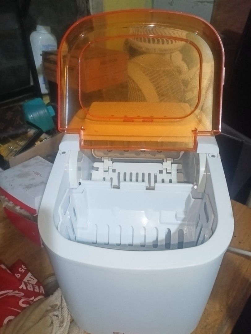Portable ice maker (Category: Everything Else Others) located in Manila. Submitted by mightybear_ae044e (Listing ID 1470312549, Image 2). Description: brandnew without box tondo loc.