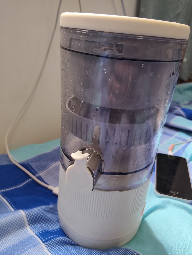 Portable USB Juicer Machine. Used once., 家庭電器, 廚房電器, 榨汁機及攪拌機 - Carousell