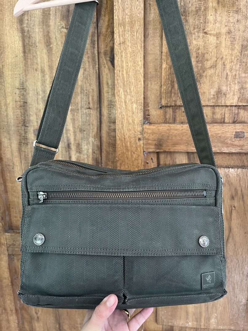 Porter Sling Bag (Category: Sling Bags) located in Cateel. Submitted by elayyy_070126 (Listing ID 1470174841, Image 3). Description: .