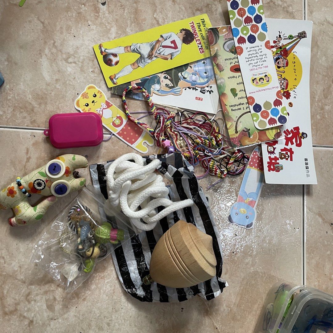 Postage only Assorted items (Category: Kids Toys) located in Singapore. Submitted by gekgoods (Listing ID 1470171011, Image 3). Description: Clearing space .