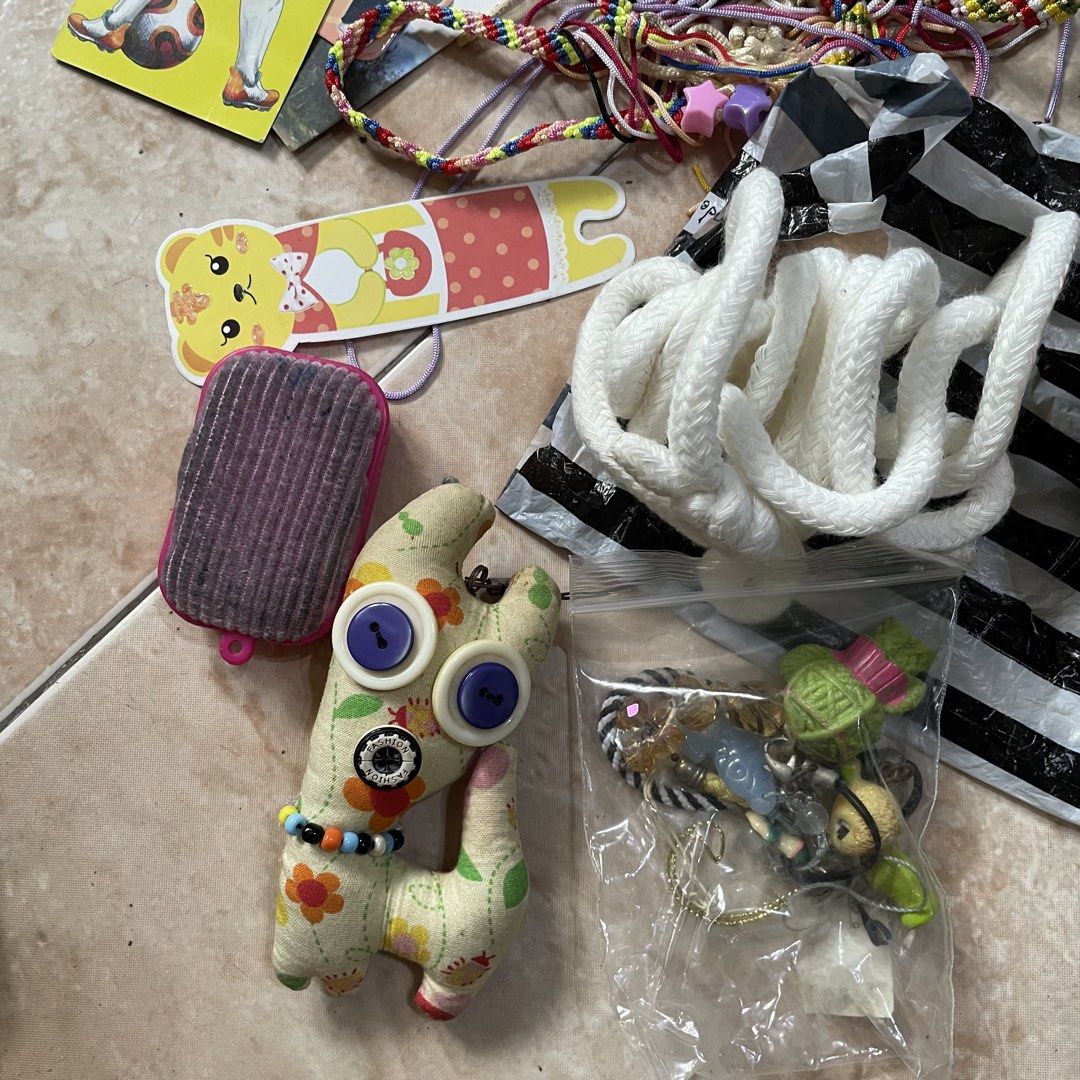 Postage only Assorted items (Category: Kids Toys) located in Singapore. Submitted by gekgoods (Listing ID 1470171011, Image 4). Description: Clearing space .