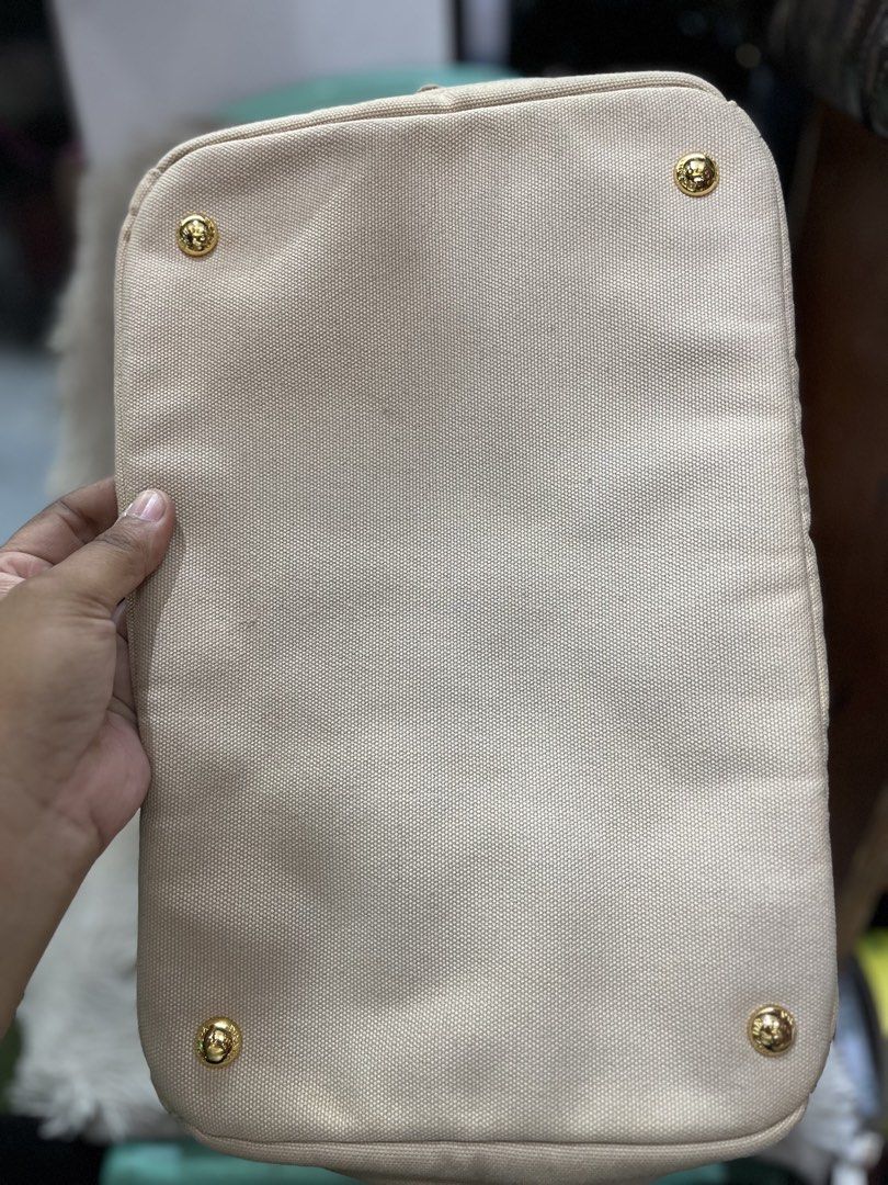 Prada❤️ (Category: Luxury Bags & Wallets) located in Davao. Submitted by joe_rach1 (Listing ID 1470185741, Image 3). Description: .