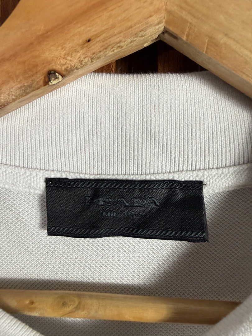 PRADA (Category: Tshirts & Polo Shirts ) located in Iloilo. Submitted by roadthrift.ph (Listing ID 1470228703, Image 3). Description: Dimes:23x28 L-XL Color rate:10/10 Condition:10/10.