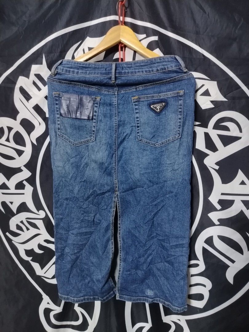 PRADA BLUE MIDI SKIRT (Category: Skirts) located in Roxas City. Submitted by hd_thriftshop (Listing ID 1470298044, Image 2). Description: Dimension: WIDTH : size 29 on tag, can stretch to 32 (stretchable) LENGTH : 31 with hangtags. Excellent condition.