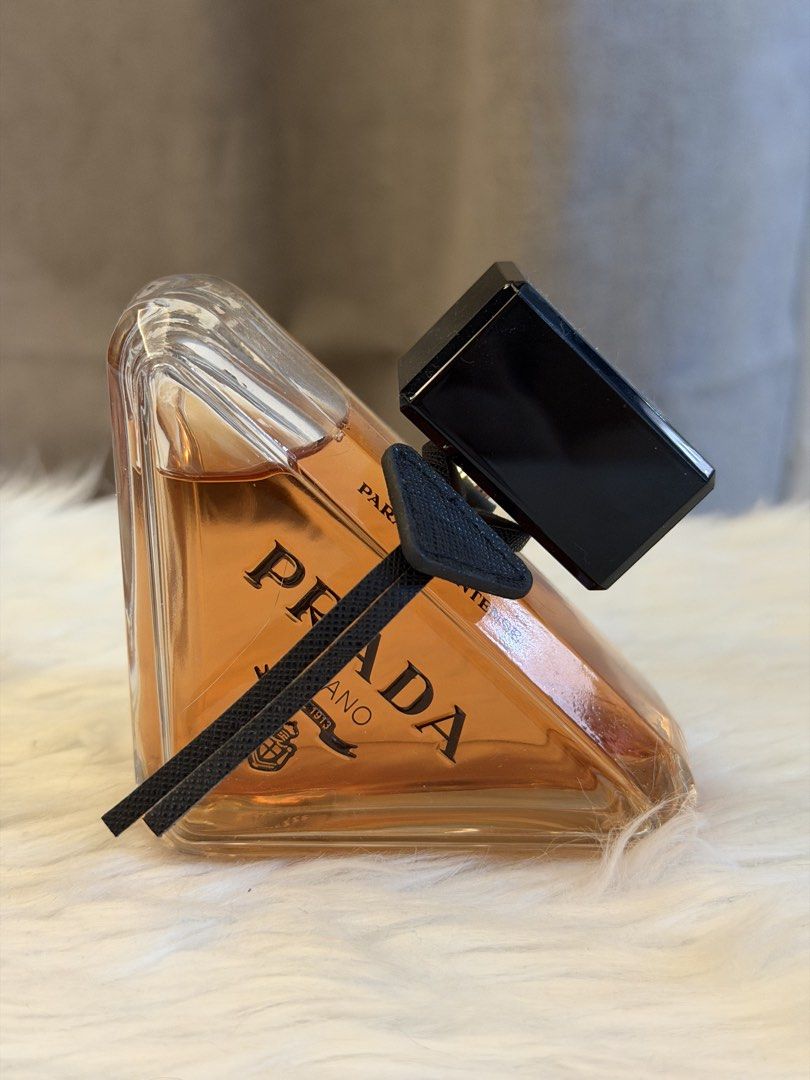 Prada Paradoxe Intense Eau De Parfum (Category: Fragrance & Deodorants) located in Cavite. Submitted by ichie.soyangco (Listing ID 1470295887, Image 1). Description: 90ml 95% full Bought from Prada Greenbelt 5, og price 13k+ No box (bought this as a set with the travel size) FREE prada ascot where you can engrave your initials Rfs: Didn’t use it that much, scent is too strong for me.