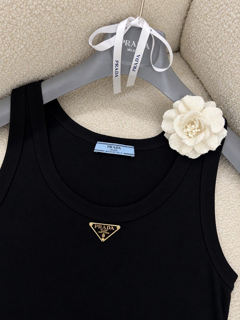 ⚜️Prada sleeveless top (Category: Luxury Apparel) located in Makati City. Submitted by 90sangel (Listing ID 1470272039, Image 3). Description: •Item: Prada top, rare & hard to find •Size: M-L frame •Condition: Gently Used, Good condition.