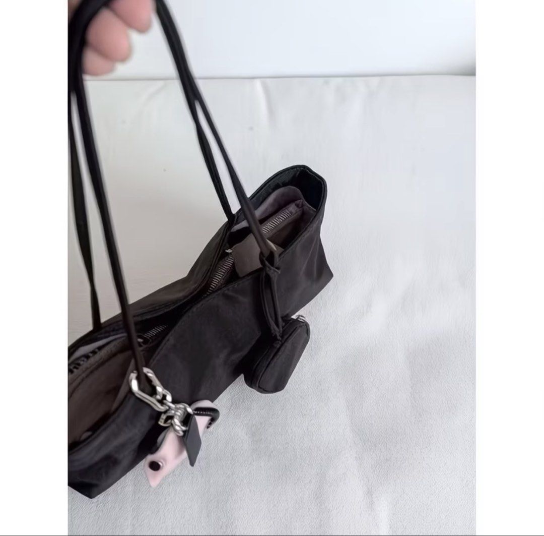 PRE ORDER ! Nylon Tote Bag with Pink Interior and Small Pouch (Category: Tote Bags) located in Manila. Submitted by eunicemarzan (Listing ID 1470164151, Image 2). Description: PRE ORDER! ETA: NOV - DEC FIRST WEEK Nylon Small Tote Bag Magnetic Closure For School/Office Everyday Bag Fits umbrella, essentials, etc. Perfect Christmas Gift 🫶.
