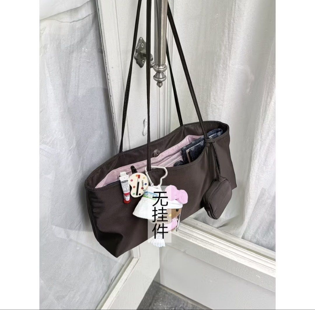 PRE ORDER ! Nylon Tote Bag with Pink Interior and Small Pouch (Category: Tote Bags) located in Manila. Submitted by eunicemarzan (Listing ID 1470164151, Image 1). Description: PRE ORDER! ETA: NOV - DEC FIRST WEEK Nylon Small Tote Bag Magnetic Closure For School/Office Everyday Bag Fits umbrella, essentials, etc. Perfect Christmas Gift 🫶.
