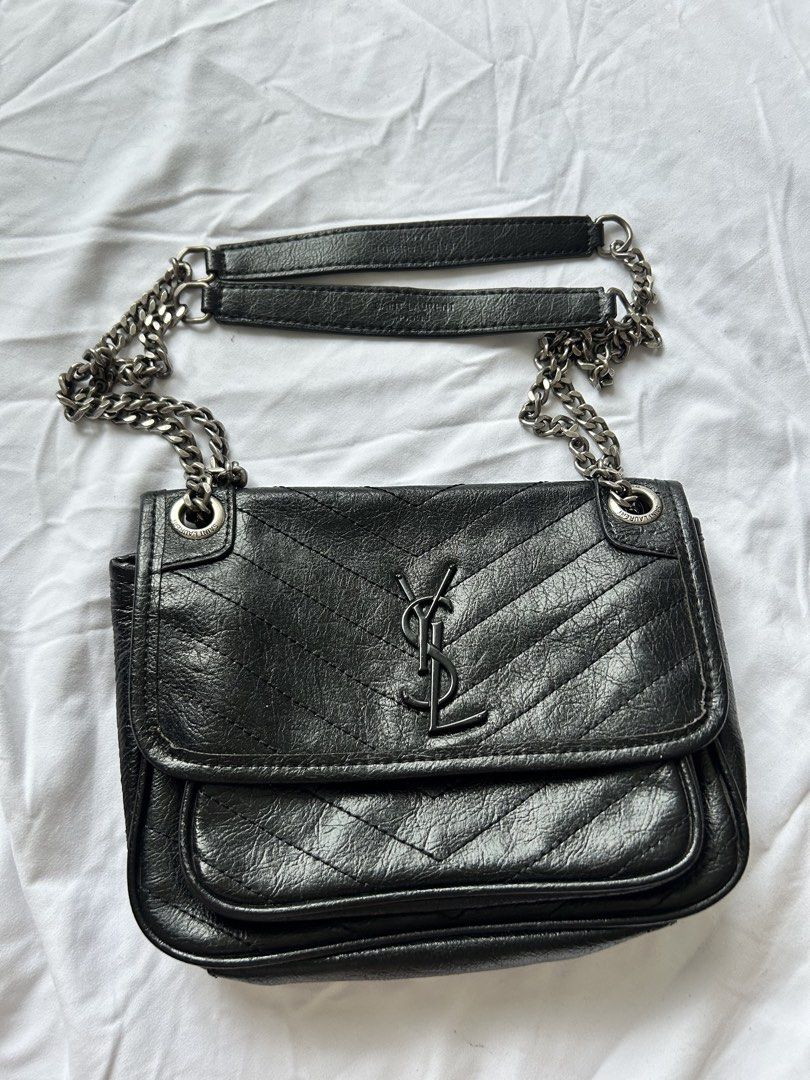 Prelove bag (Category: Shoulder Bags) located in Pasig City. Submitted by jk.declutter (Listing ID 1470237689, Image 1). Description: Niki cant guarantee auth Minimal signs of use.
