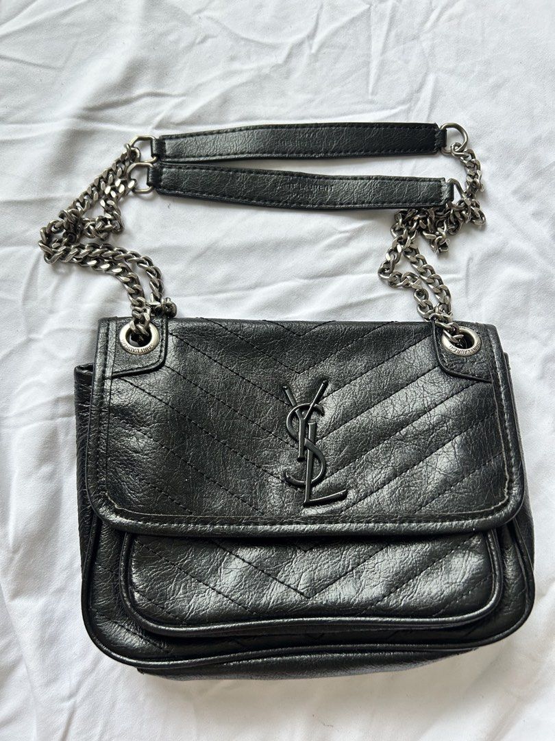 Prelove bag (Category: Shoulder Bags) located in Pasig City. Submitted by jk.declutter (Listing ID 1470237689, Image 2). Description: Niki cant guarantee auth Minimal signs of use.