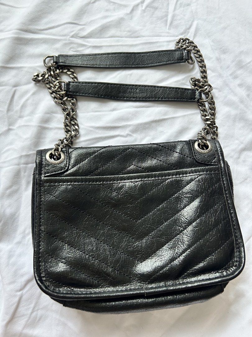 Prelove bag (Category: Shoulder Bags) located in Pasig City. Submitted by jk.declutter (Listing ID 1470237689, Image 3). Description: Niki cant guarantee auth Minimal signs of use.