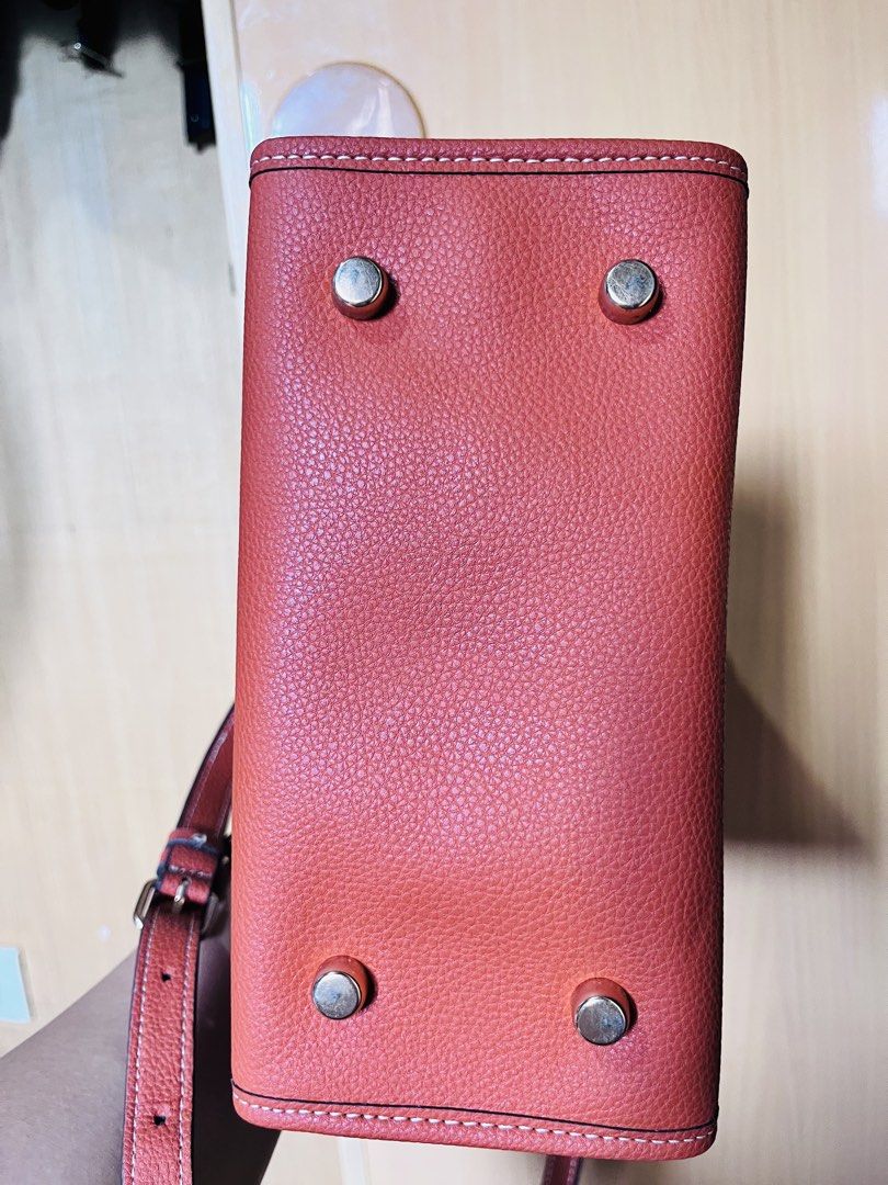 Prelove Bags (Category: Cross-body Bags) located in Manila. Submitted by rebma1983 (Listing ID 1470260250, Image 1). Description: .