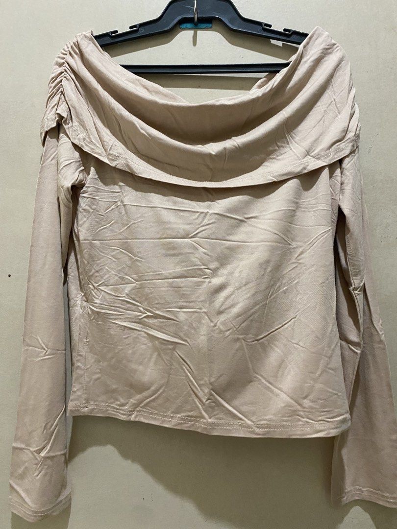 Pre-loved | Shein (Category: Announcements) located in Manila. Submitted by dahlia2211 (Listing ID 1470295940, Image 1). Description: Pre-loved | Shein Off-shoulder| Used once | Can fit M-L | Excellent condition.